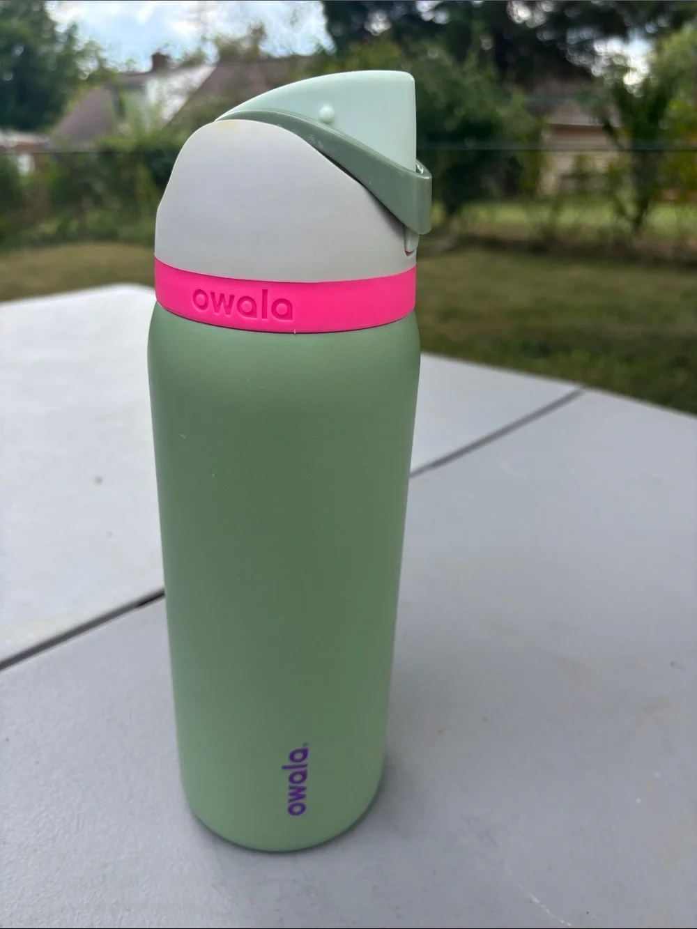 Owala Mint Green Stainless Bottle with Pink Accent. Water bottle 32 Oz